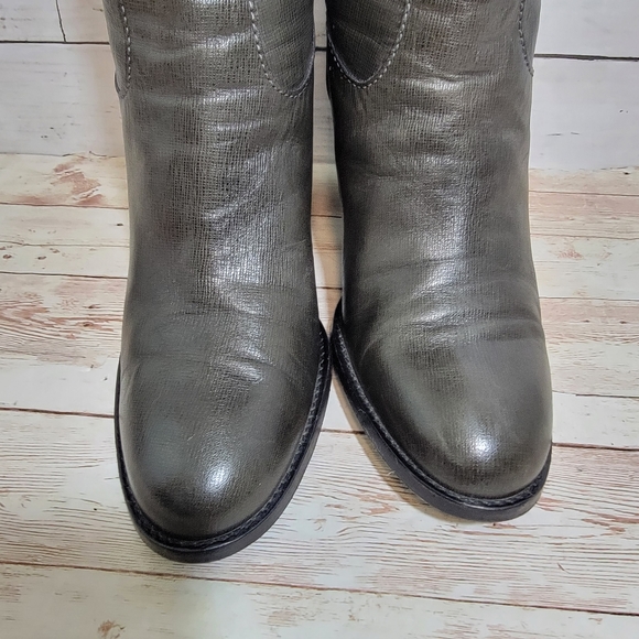 Chanel Leather Mid-Calf Boots From the Fall 2008 Collection by Karl Lagerfeld - Picture 12 of 16